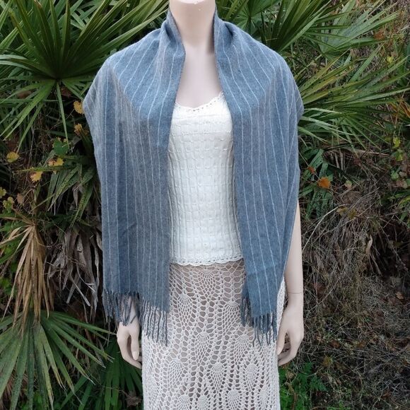 NWT NEIMAN MARCUS 100% Cashmere Gray & White Striped Scarf Wrap with Fringe - Picture 1 of 10